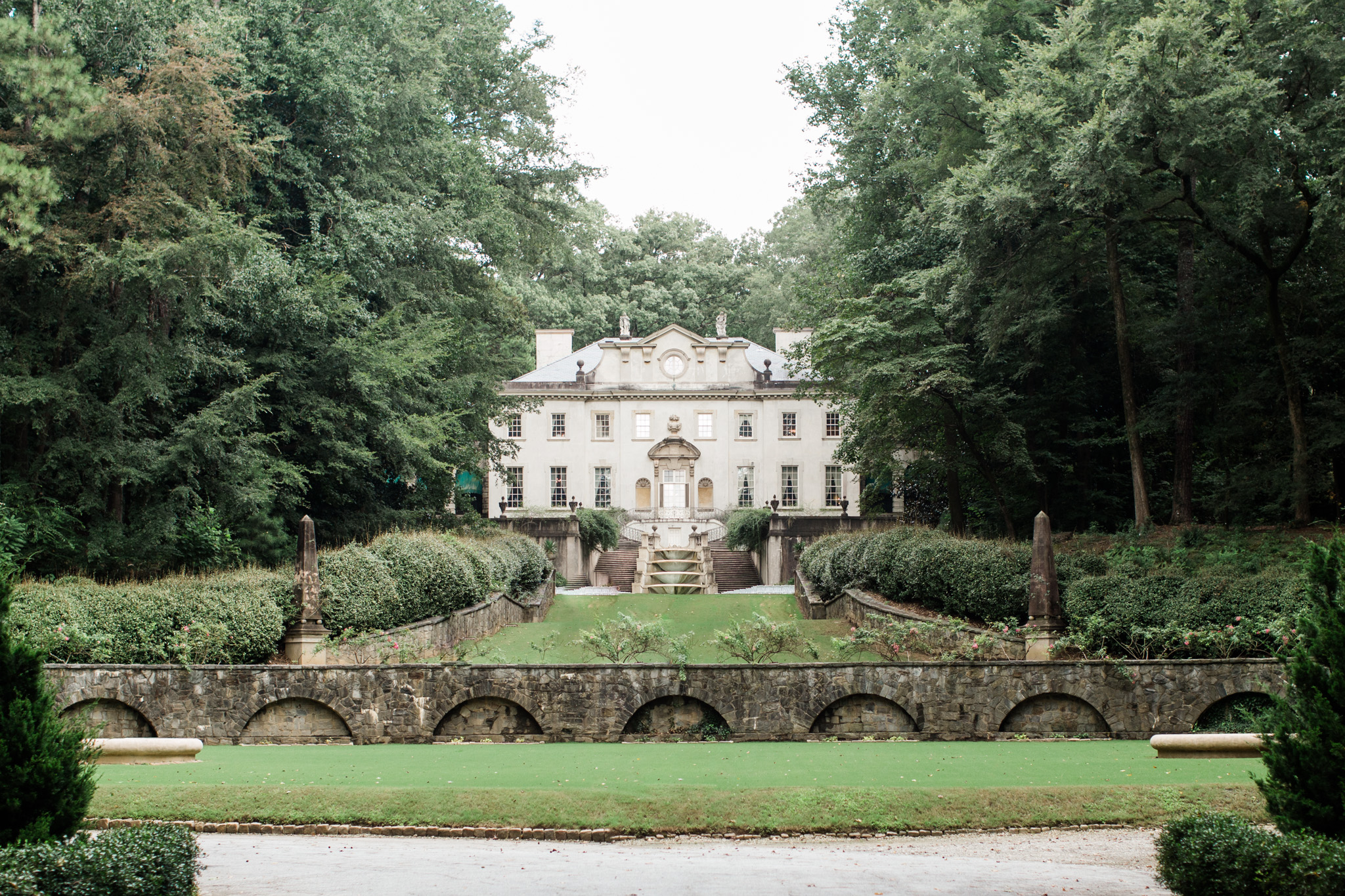 The Swan House is the perfect setting for the luxury bride. Wedding photography by Atlanta's luxury photographer Rebecca Cerasani