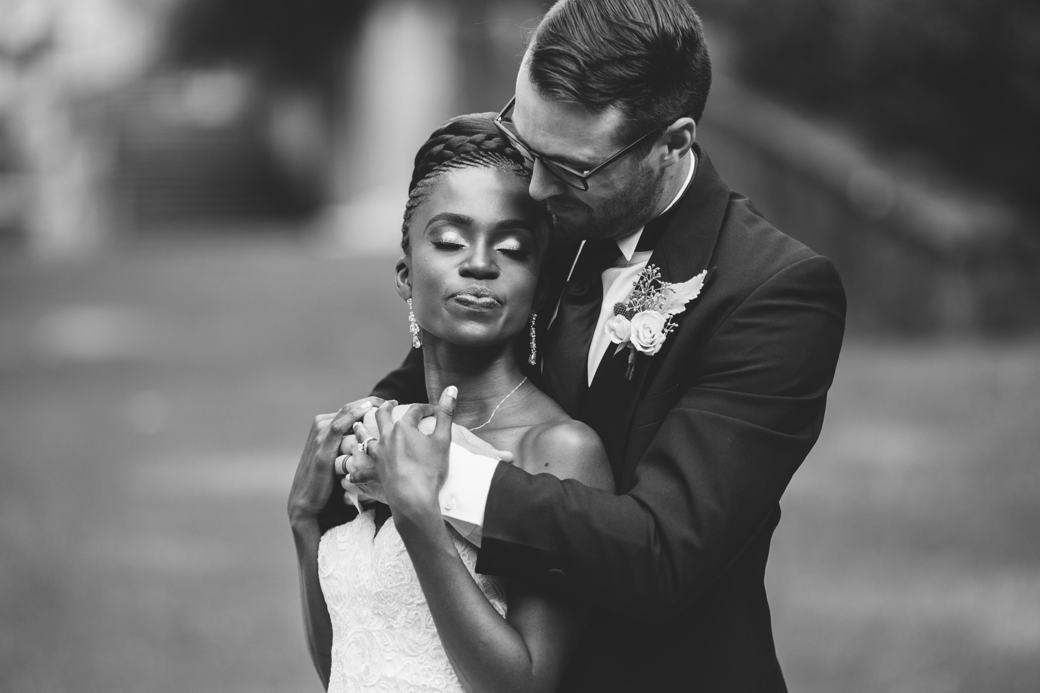 Swan House real wedding emotion documented by Rebecca Cerasani