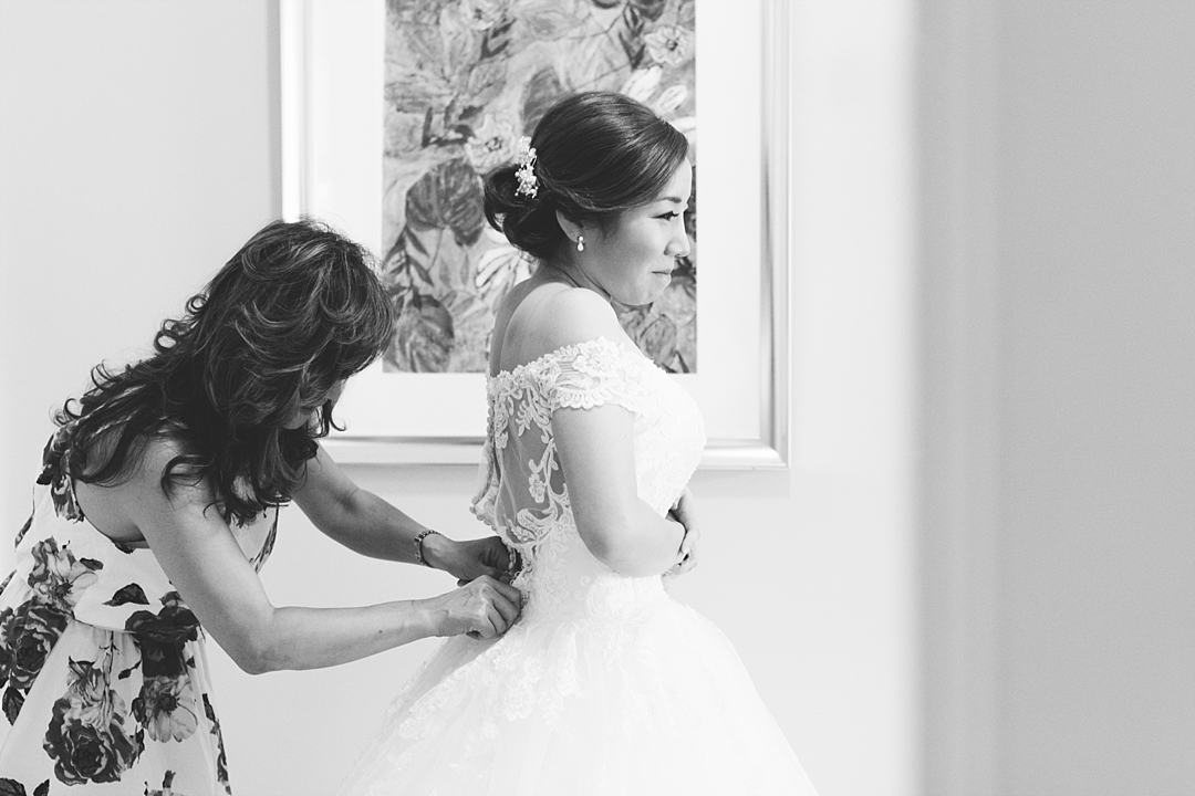 Bride getting ready_Photos by Rebecca Cerasani, Atlanta's premier engagement photographer
