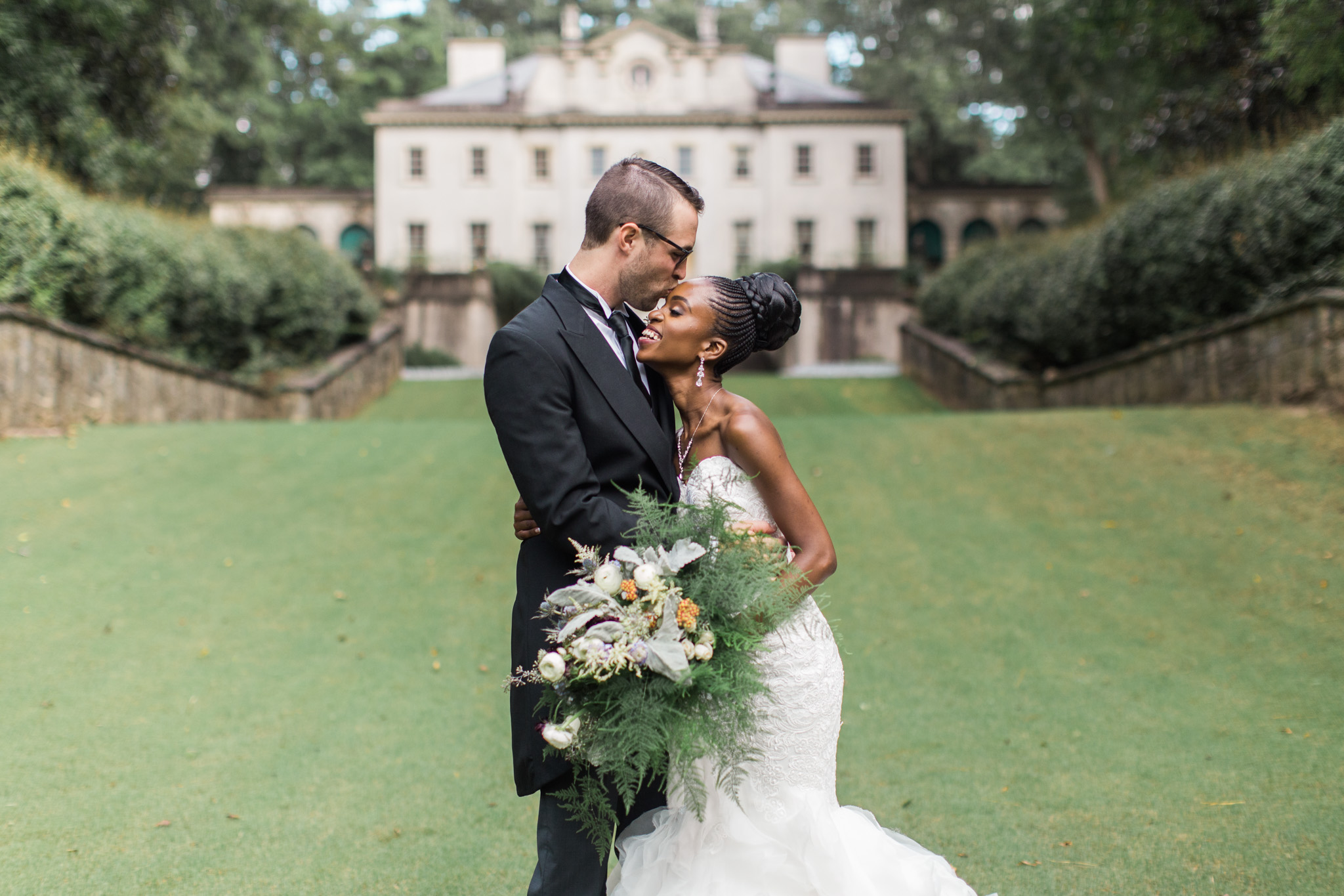 Capturing candid emotions at the Swan House is something that top photographer Rebecca Cerasani loves to do.