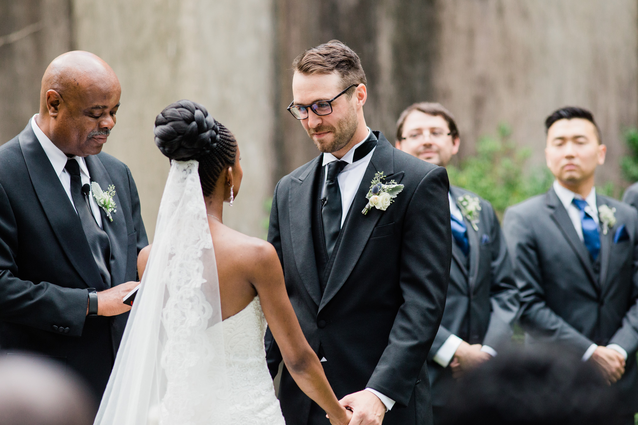 Sweet moments captured during Swan House wedding ceremony by Rebecca Cerasani
